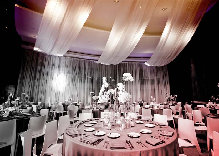 تالار و باغ